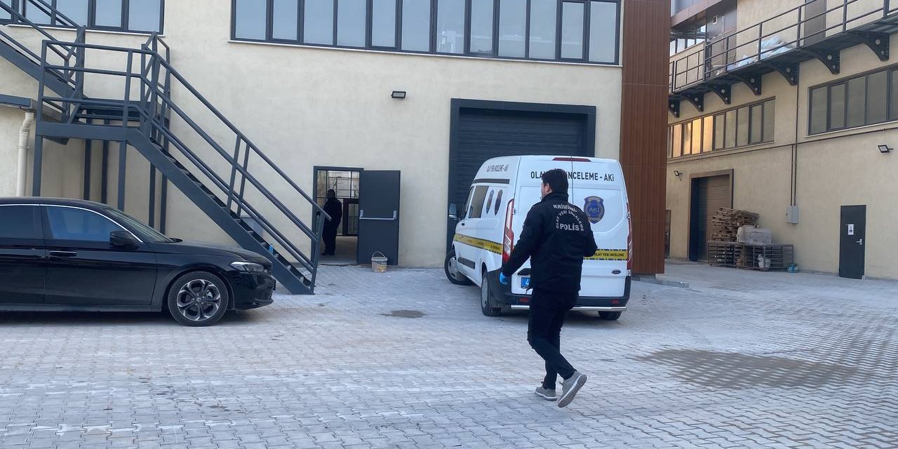 Bakımı Yapılan Yük Asansörü, Test Sırasında Düştü: 1'i Ağır, 3 Yaralı