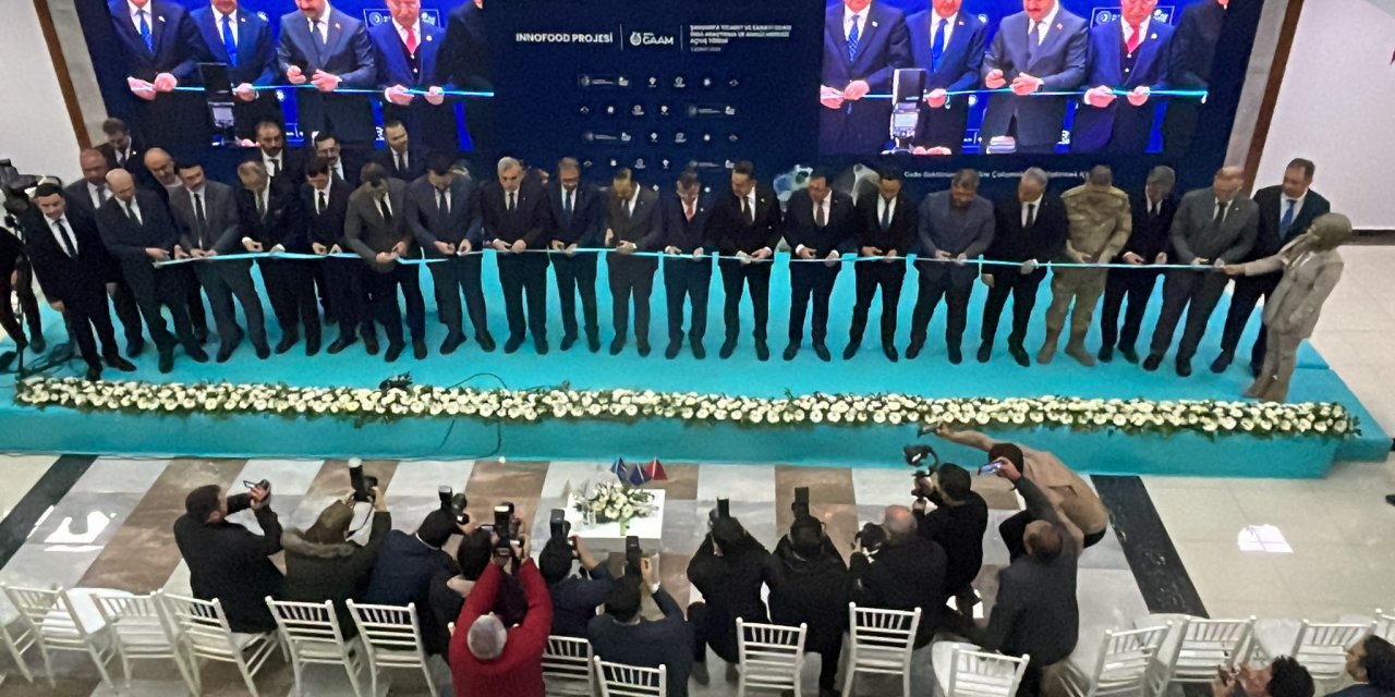 Bakan Kacır: Depremden Zarar Gören Şehirlerimizi Yeniden İnşa Etme Mutlak Hedefimiz (2)