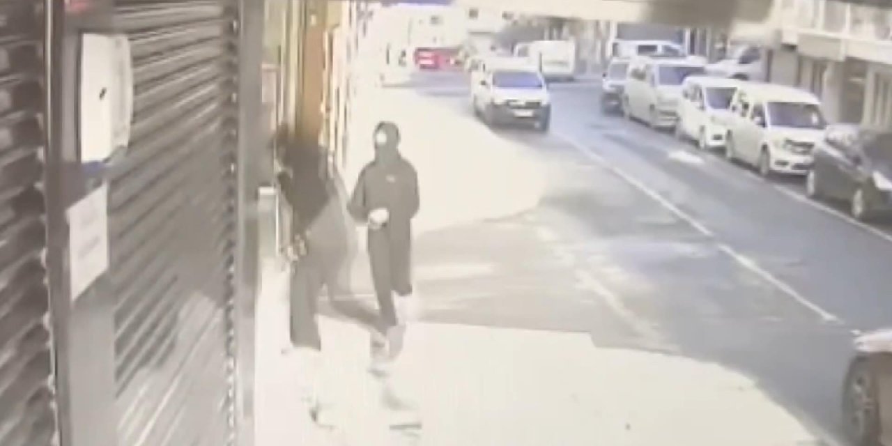 Sultangazi'de Kuyumcuyu Soymaya Çalışırken Esnaf Tarafından Yakalanan Çift Tutuklandı