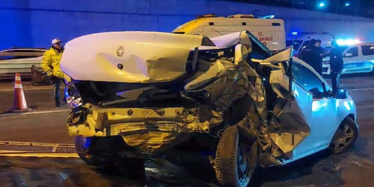 Sultanbeyli'de Otoyola Giren Köpek Zincirleme Kazaya Neden Oldu: 1'i Bebek 12 Yaralı