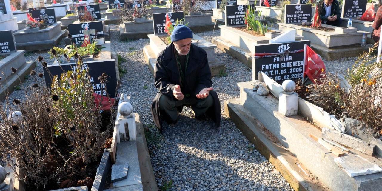 Engelli Oğluyla 115 Saat Sonra Enkazdan Çıkarılan Baba: Eşim Ve Kızım Sarılarak Can Verdi