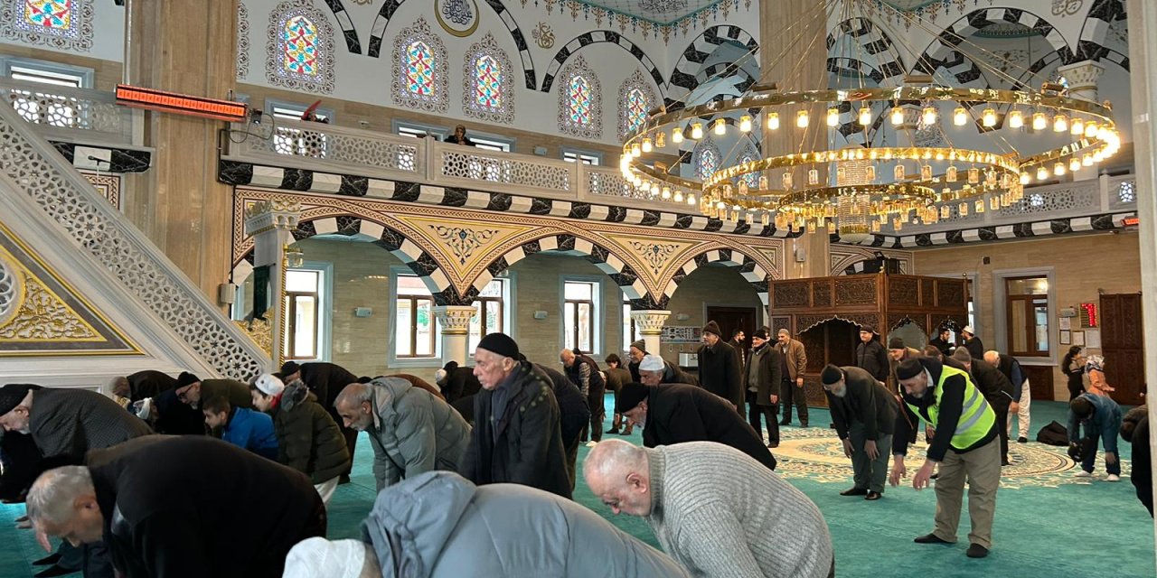 Bağcılar’da ‘5 Vakit Spor’ Projesiyle Yaşlılar Egzersiz Yapıyor