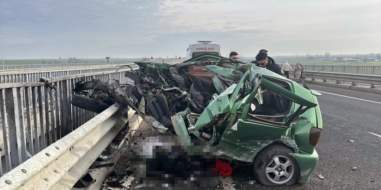 Tekirdağ'da Otomobil Bariyerlere Çarptı: 1 Ölü