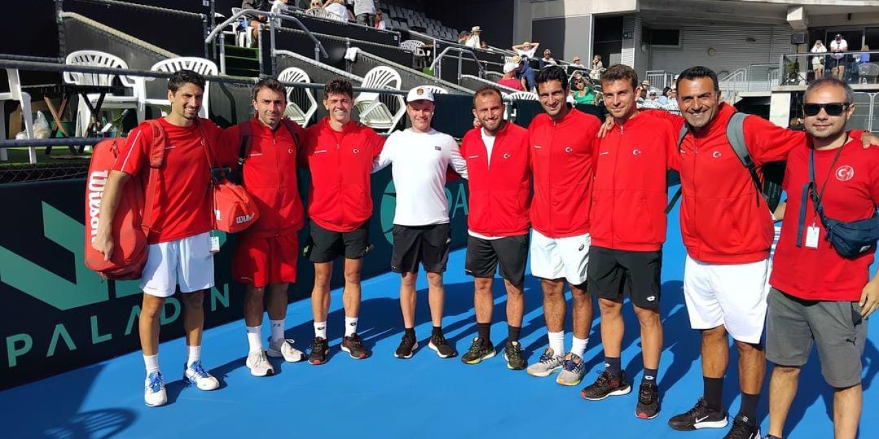 Teniste 2 Gurur Birden