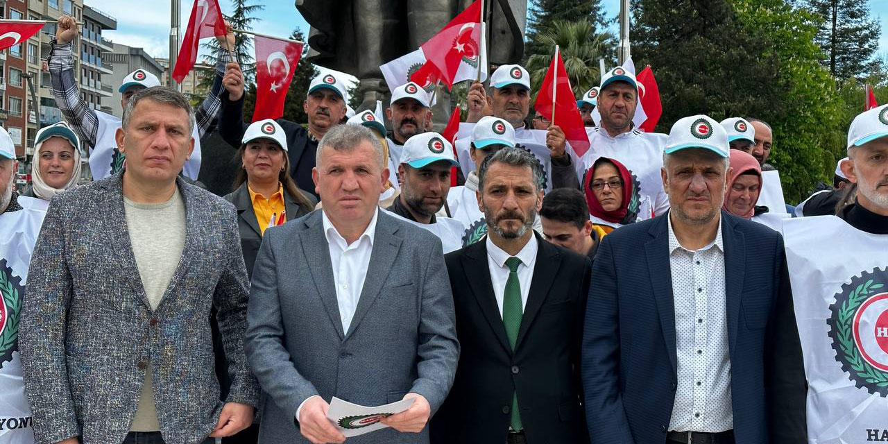 Kandemir, Rize'deki 1 Mayıs Töreninde HAK-İŞ 1 Mayıs Uluslararası Birlik Mücadele ve Dayanışma Günü Bildirisini Açıkladı