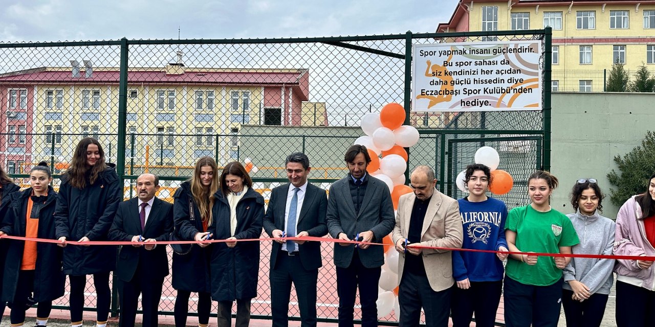 Eczacıbaşı Spor Kulübü, Kahramanmaraş Aziz Sancar Anadolu Lisesi’ne Voleybol Sahası Hediye Etti