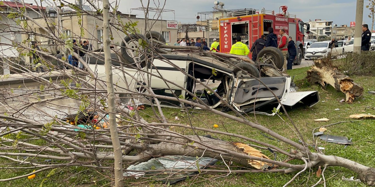 Osmaniye’de Kontrolden Çıkan Otomobil Ters Döndü: 3 Yaralı