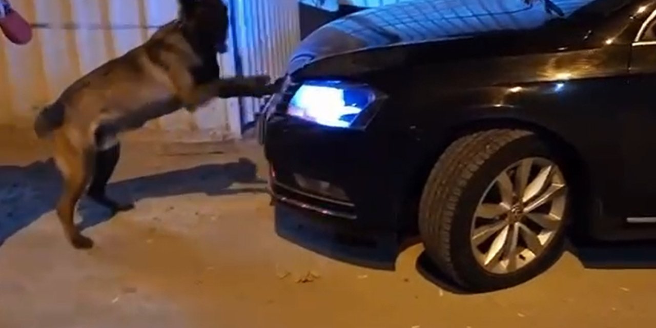 Otomobilin Motor Bölümünden 3 Kilo Kokain Çıktı