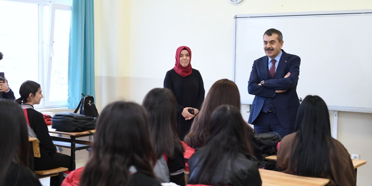 Bakan Tekin, Şehit Güner Altınok İlkokulu'nu Ziyaret Etti (2)