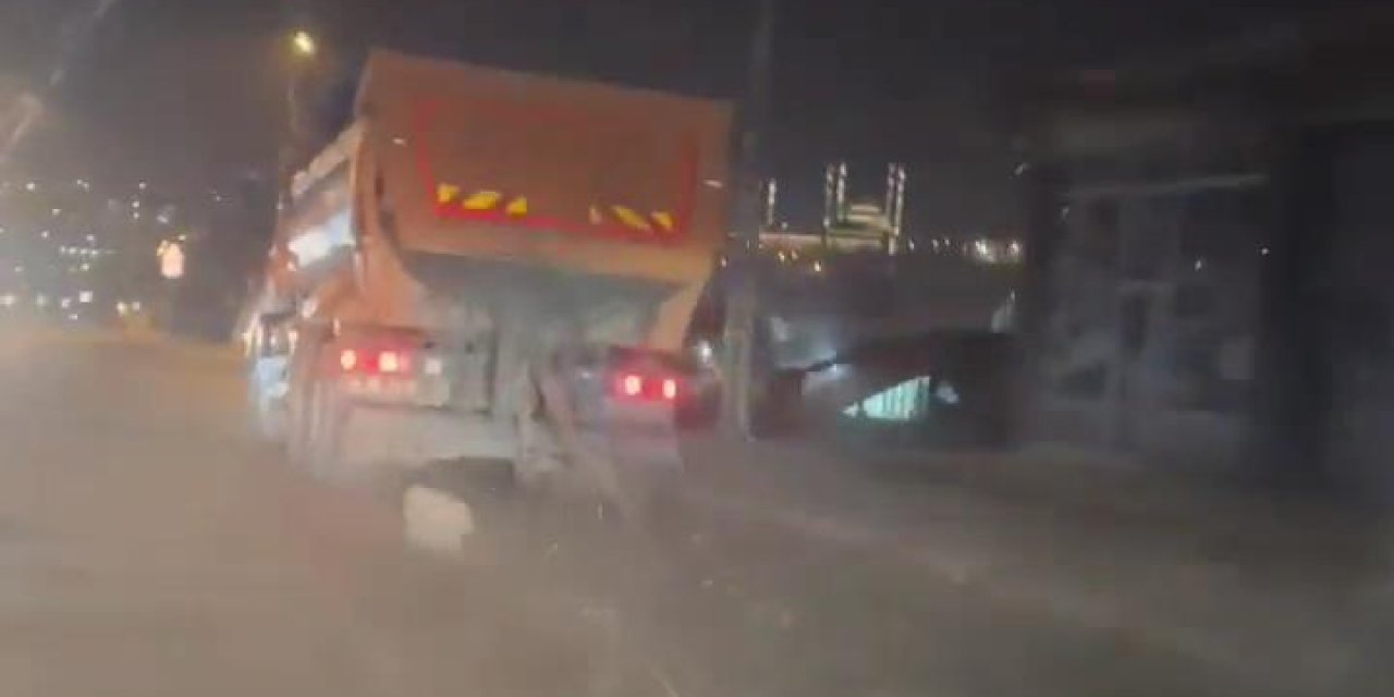 Arnavutköy'de Hafriyat Kamyonunun Kapağı Açık Kaldı; Düşen Moloz Parçaları Tehlike Saçtı