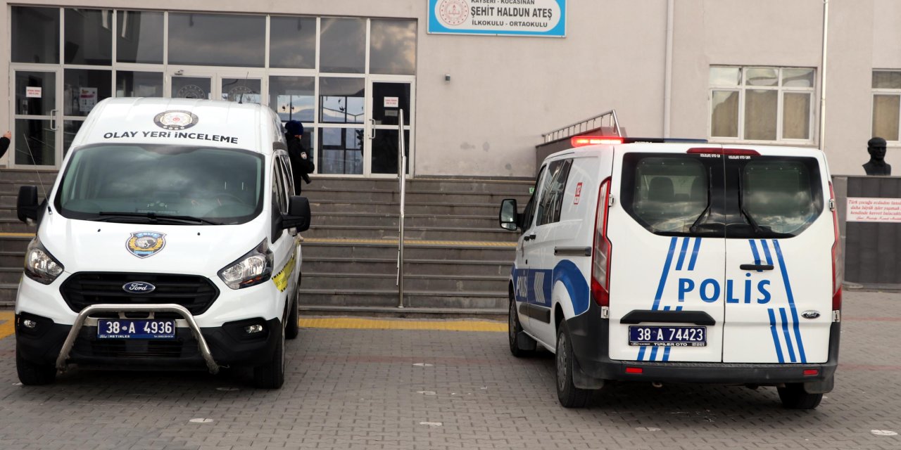 Öğretmen, Gönül İlişkisi Yaşadığı Öne Sürülen Kadın Tarafından Okulda Tabancayla Vuruldu