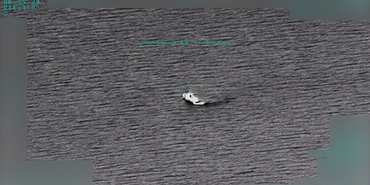 Yunanistan'ın Ege Denizi'nde Bıraktığı Düzensiz Göçmenler Kurtarıldı