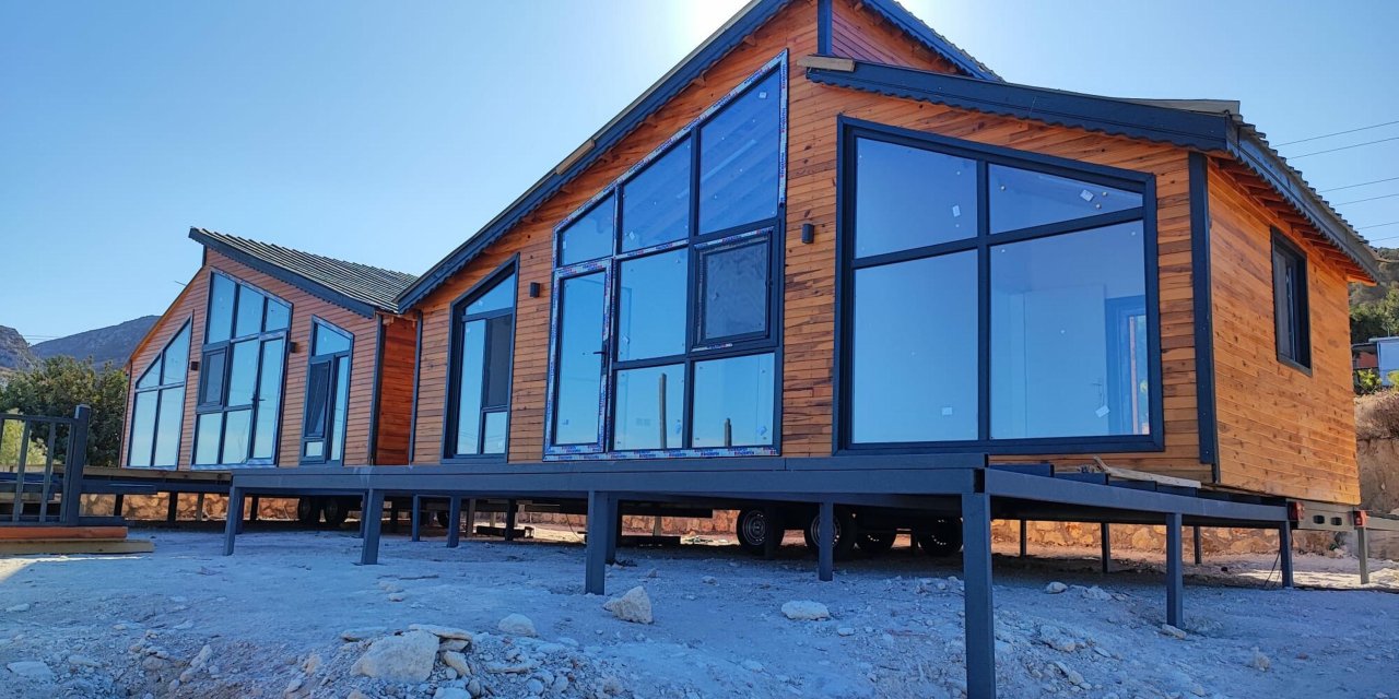 Karaburun'da Ünlü Oyuncuların Tiny House'ları Kaldırıldı