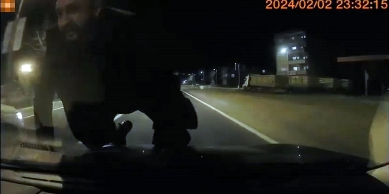 Mardin’de ‘Yol Verme’ Tartışmasında Hakimin Otomobilini Durdurup Saldırdılar; O Anlar Kamerada