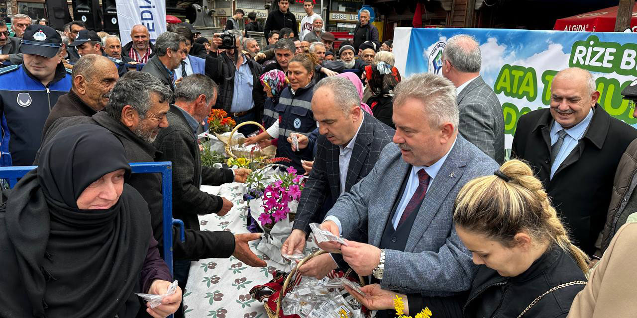 Rize'de Ata Tohumu Dağıtımında İzdiham. 5 Milyon Tohum 5 Dakikada Bitince Vatandaşlar Tepki Gösterdi