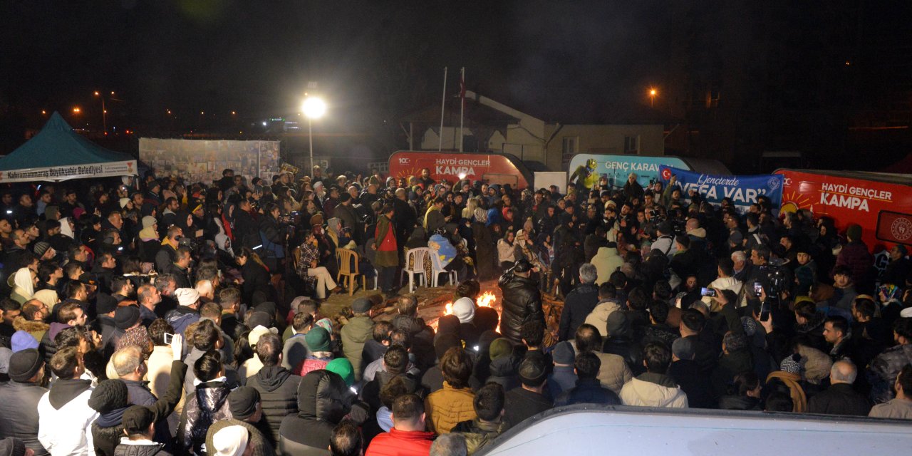 Kahramanmaraş'ta Ebrar Sitesin Önündeki Anma Etkinliğinde Yakınları İçin Gözyaşı Döktüler
