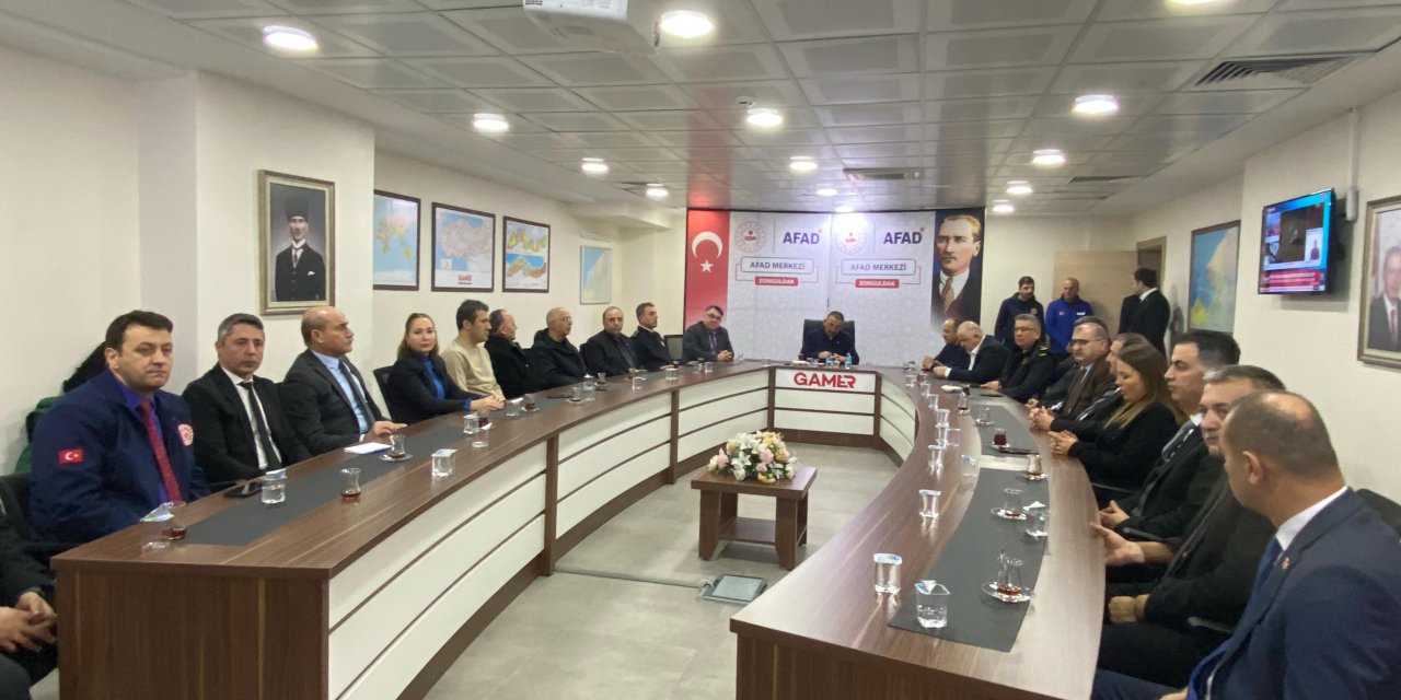 Zonguldak’ta Madenciler Anıtı'nda Anma Etkinliği Düzenlendi (2)