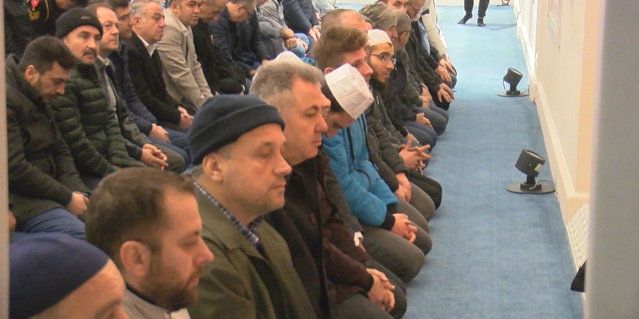 İzmir'de Depremde Hayatını Kaybedenler İçin Anma Programı Düzenlendi (2)