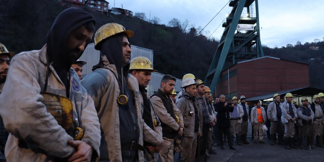 Zonguldak’ta Madenci Anıtı'nda Anma Etkinliği Düzenlendi (3)