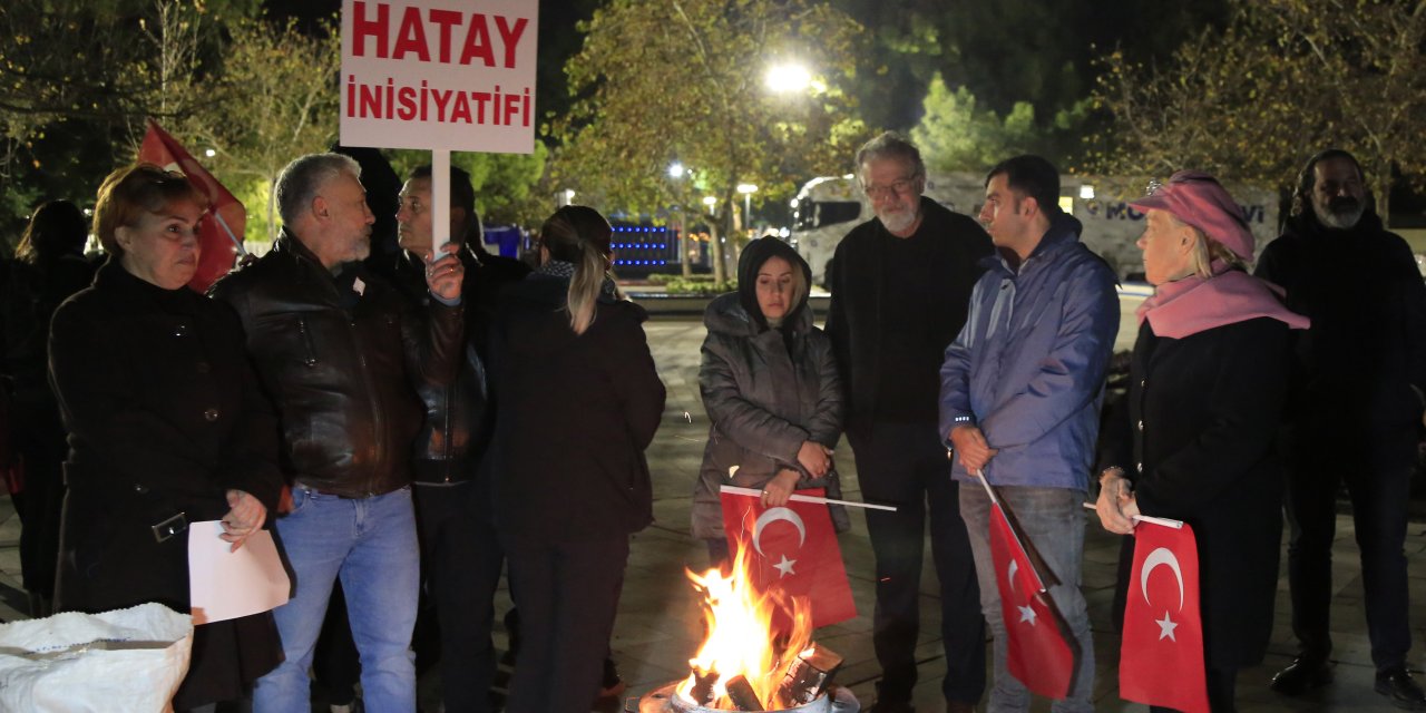 Depremin Yıl Dönümünde Gökyüzüne Dilek Feneri Bıraktılar