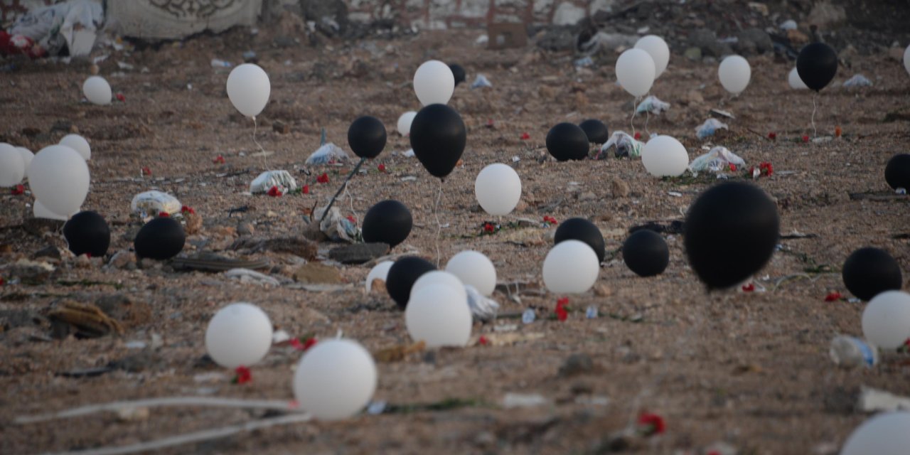 Adıyaman'da Depremde Yaşamını Yitirenler 'Saat Kulesi' Önünde Anıldı (2)