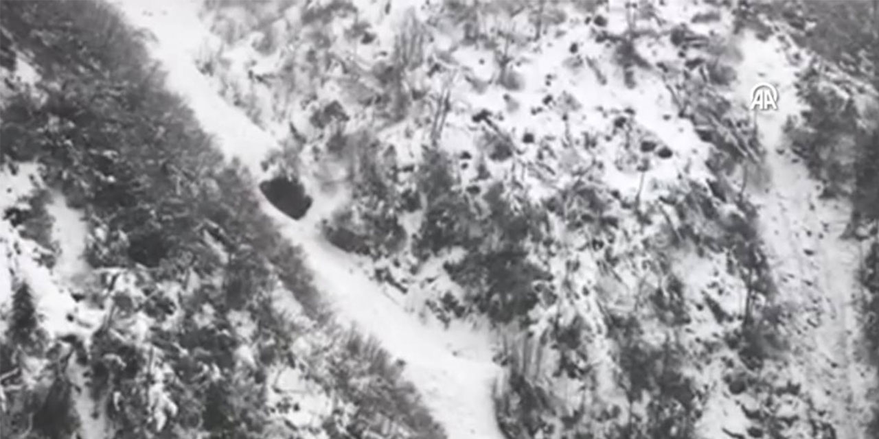 Rize'de kar kütlesinin yamaçtan dereye düşme anı cep telefonuyla görüntülendi