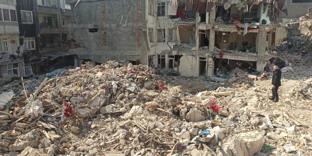 Enkazdan Kızıyla Yaralı Kurtarılan Anne: Oğlumun İse Hiç Sesini Duyamadık