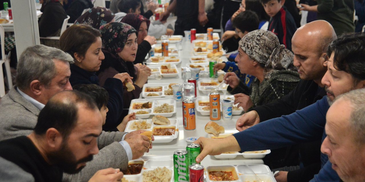 6 Şubat Depremlerinin Yıl Dönümünde 30 Bin Kişiye Taziye Yemeği