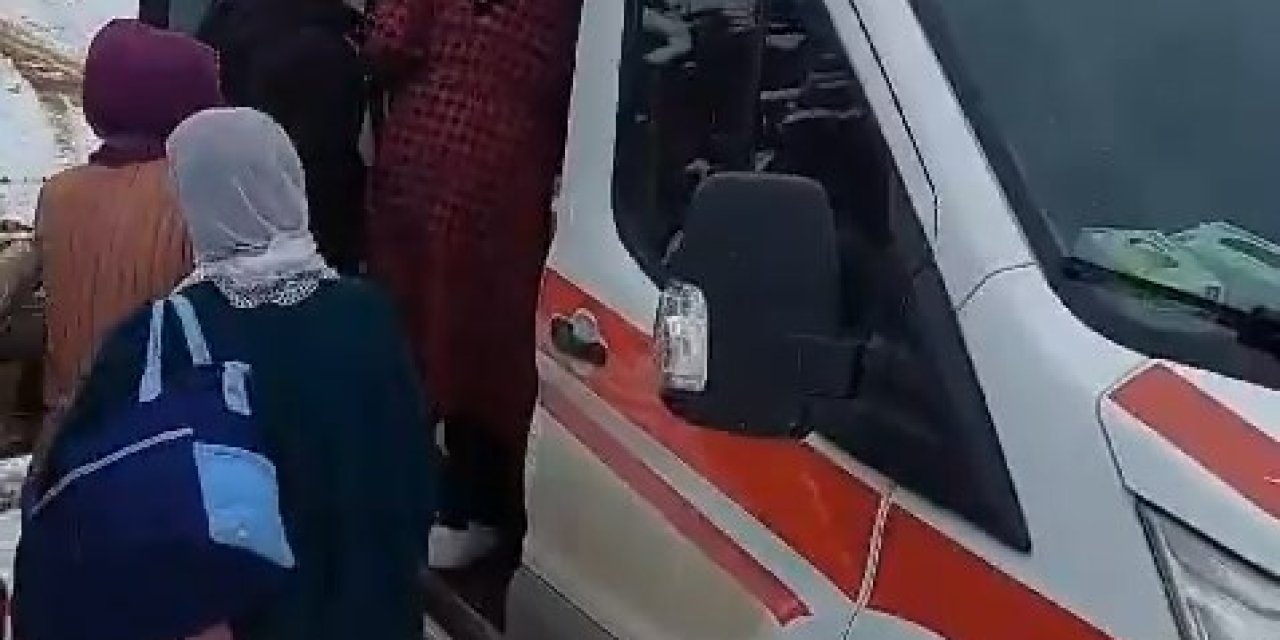 Kardan Yolu Kapanan Köyde Rahatsızlanan 40 Günlük Bebek İçin Ekipler Seferber Oldu
