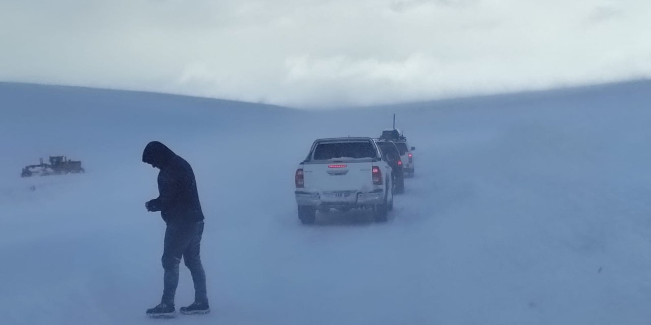 Çığ Düşen Evdeki Anne Ve 2 Çocuğu Son Anda Kurtuldu (2)