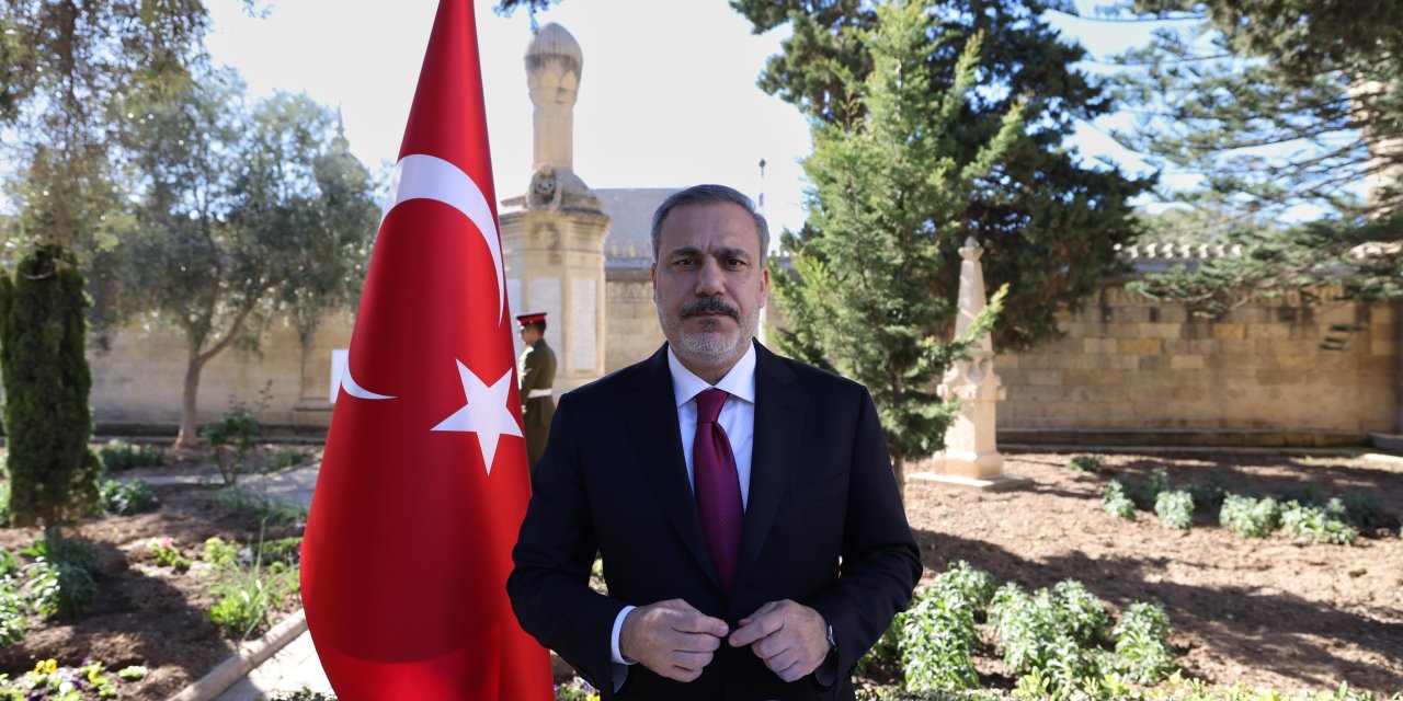 Bakan Fidan, Marsa'da Malta Türk Şehitliği'ni Ziyaret Etti