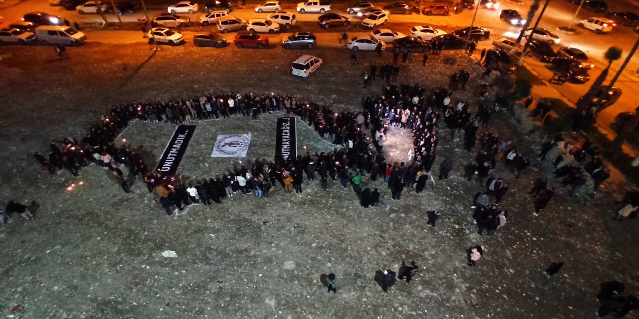 Hatay'da Yıkılan Eda Apartmanı Önünde Anma Etkinliği Düzenlendi