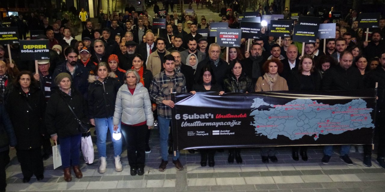 Avcılar'da Depremde Hayatını Kaybeden 50 Bin Kişi Unutulmadı