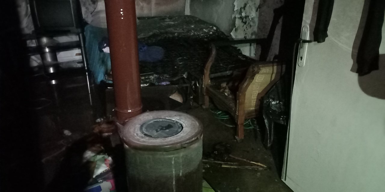 Diyarbakır’da Sobadan Çıkan Kıvılcımla Çıkan Yangında 6 Kişi Dumandan Etkilendi