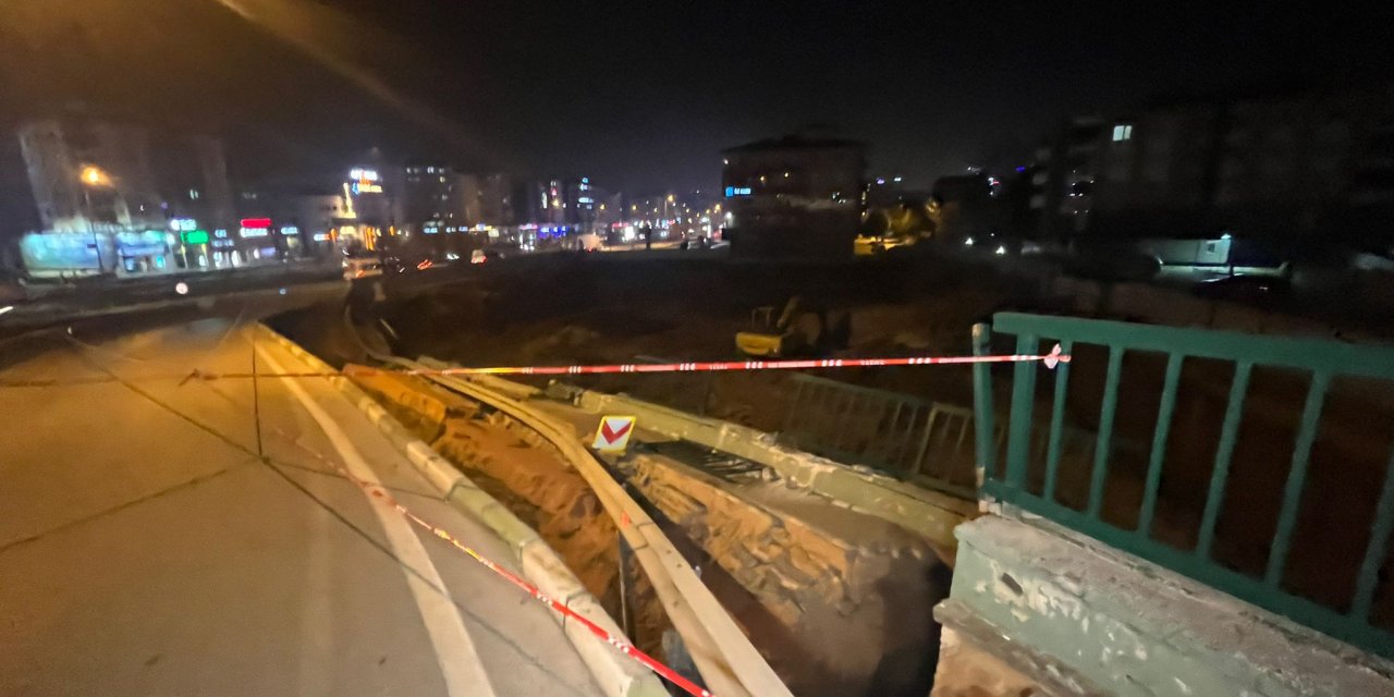 Bursa'da Hafriyat Kazısı Sırasında Yol Çöktü