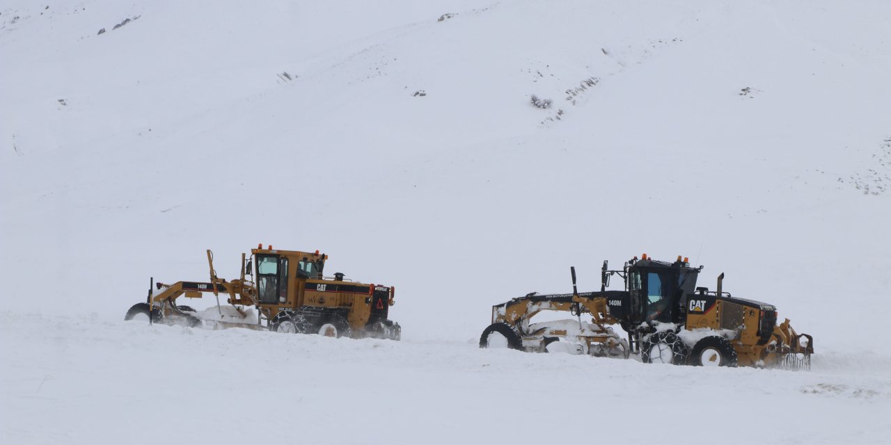 Van'ın 4 İlçesinde Eğitime Kar Engeli; 199 Yerleşim Yeri Ulaşıma Kapalı