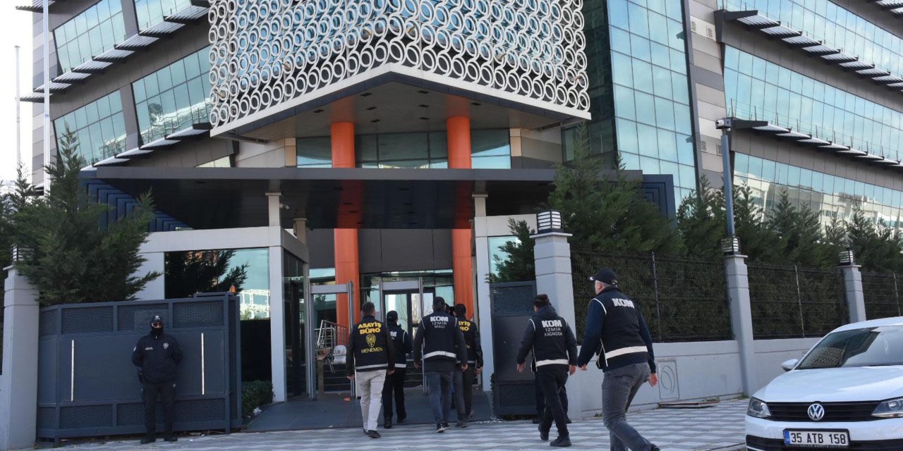 İzmir'de Yüksek Kar Vaadiyle Vurgun İddiası; Holding Patronu Dahil 30 Kişiye Operasyon (2)