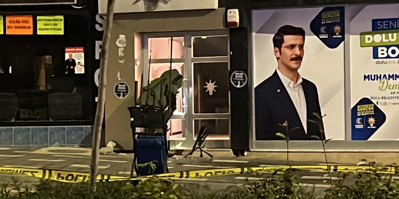 Ak Parti İl Başkanlığı Binasının Kapısına Bırakılan Şüpheli Paketten Çöp Çıktı