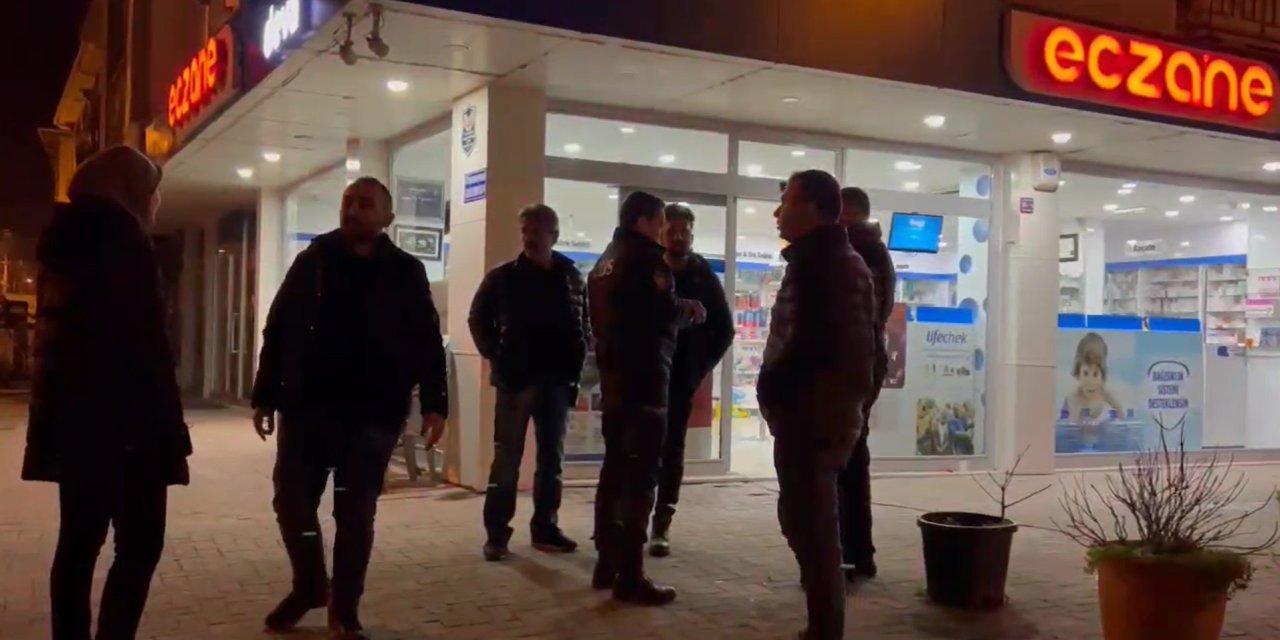 Yeşil Reçeteli İlaç Almak İçin Eczacıyı Tehdit Edip, Polislere Saldırdı