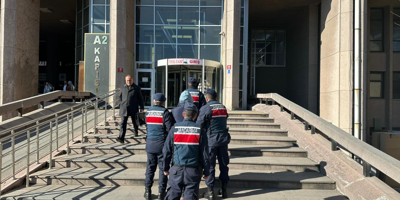 Ankara'da Silah Kaçakçılığı Yapan Kargo Çalışanı Gözaltına Alındı