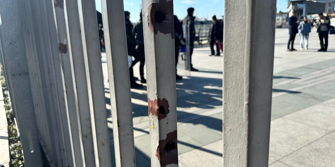İstanbul Adalet Sarayı'ndaki Saldırının İzleri Demir Kapıda