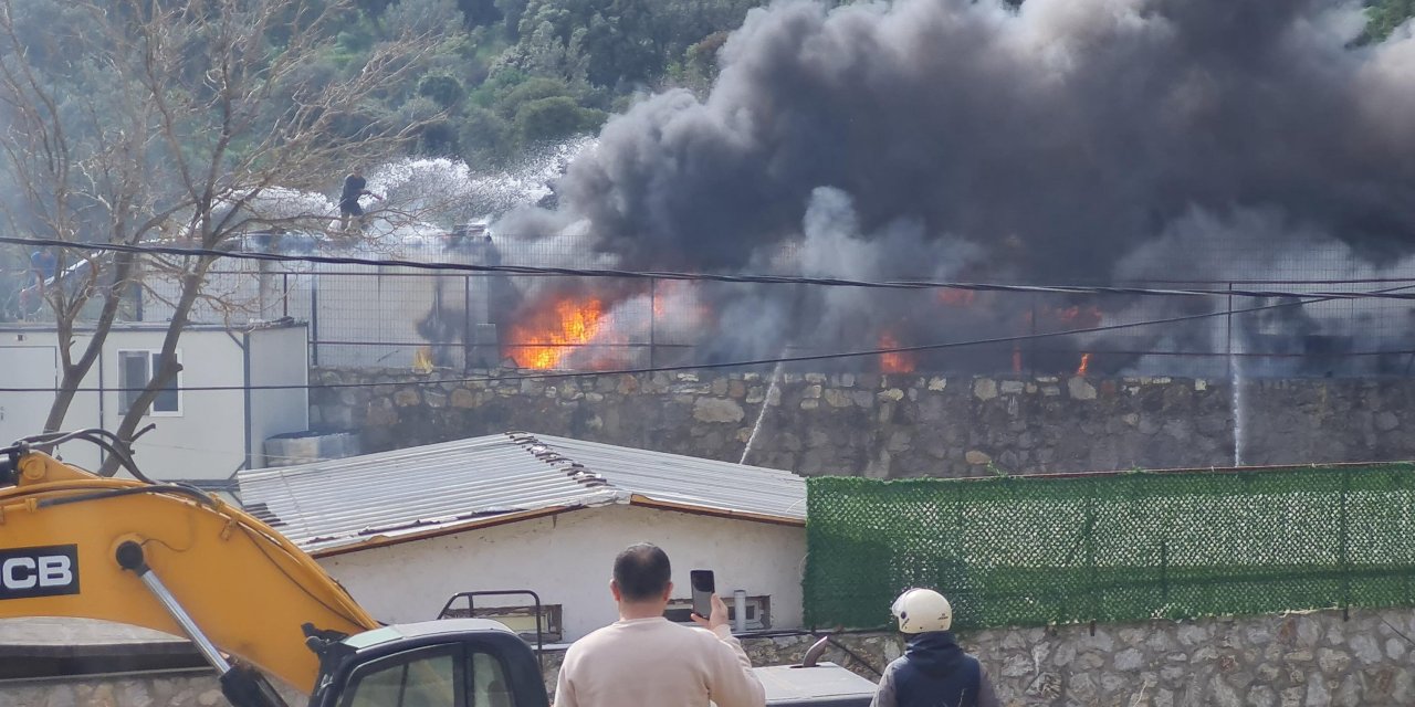 İş Yerinde Çıkan Yangın, Makiliğe Sıçramadan Söndürüldü