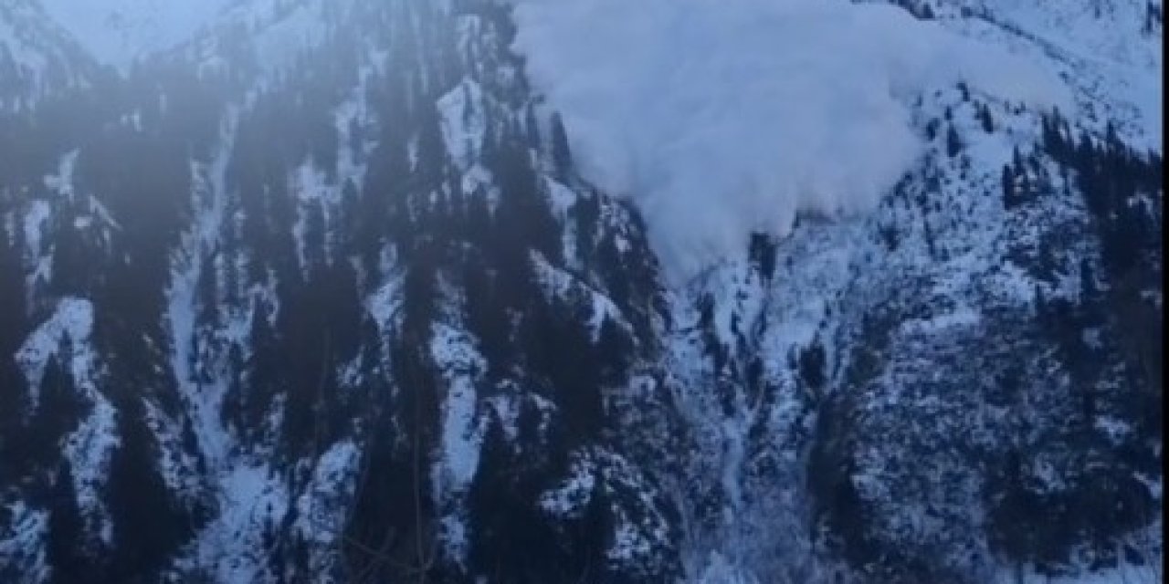 Rize'de Çığ Düşme Anı Kamerada