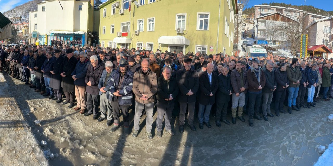 Çığda Ölen İş Makinesi Operatörü Toprağa Verildi