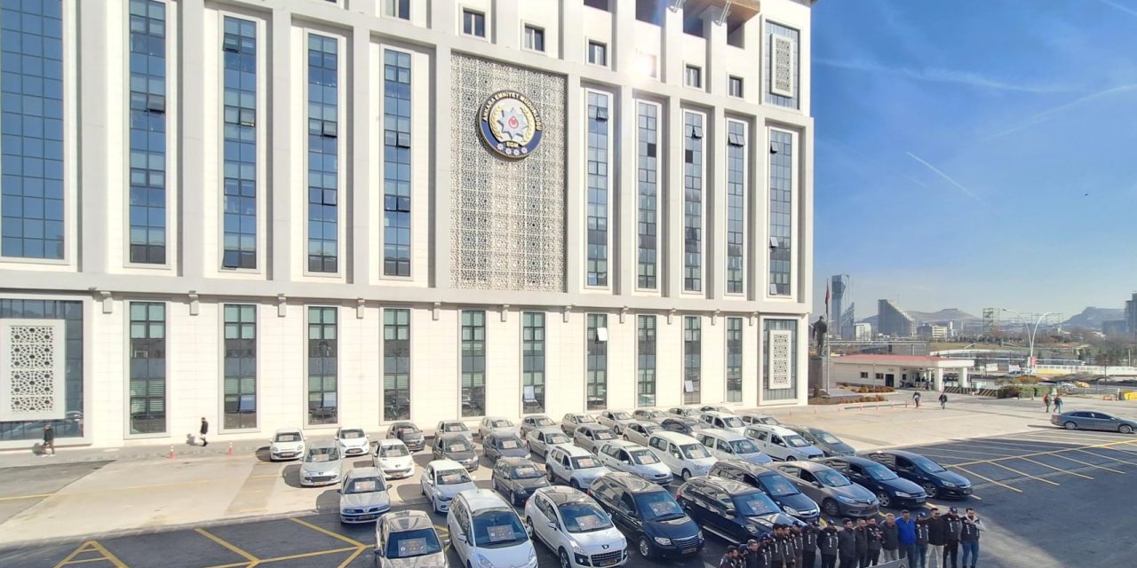 Depremde Hasar Gören Otomobillerle 'Change' Yapan Çeteye Operasyon; 19 Gözaltı