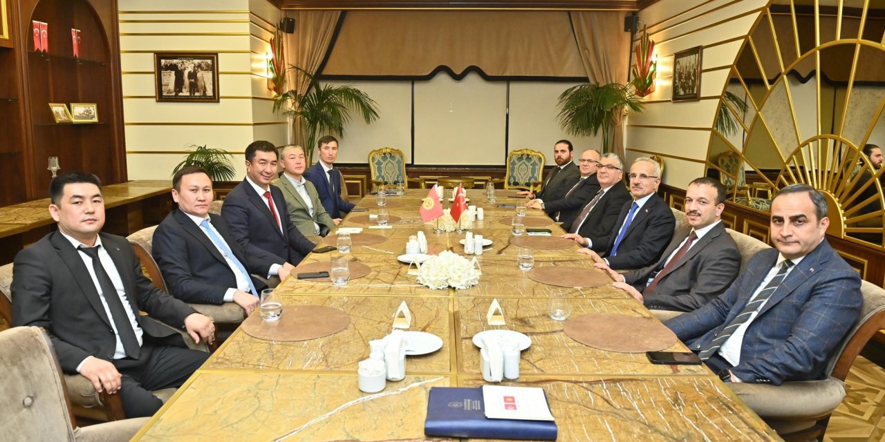 Bakan Uraloğlu, Kırgızistan Ulaştırma Ve Haberleşme Bakanı Tekebaev İle Bir Araya Geldi