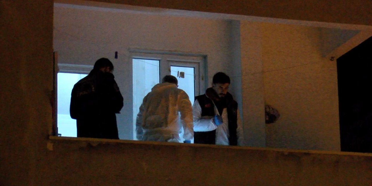 Anne Ve Babasını Pompalı Tüfekle Öldürdü, Yaralı Kardeşinin Boğazını Kesti