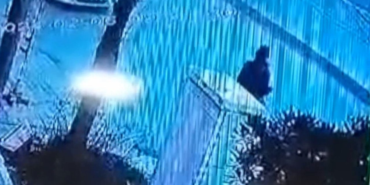 Sultangazi'de Geri Manevra Yapan Minibüsün Altında Kalarak Yaralandı