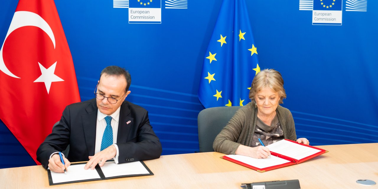 1 Milyar Avroluk Deprem Desteğinin 400 Milyonu İçin İmzalar Atıldı