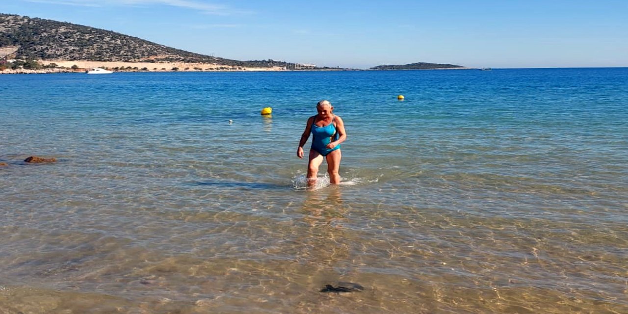 Mersin'in Bir Tarafında Denize Giriliyor, Diğer Tarafında Karla Mücadele